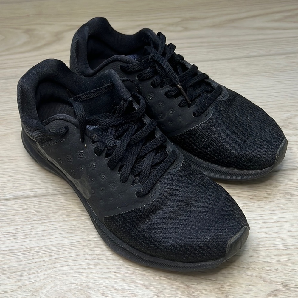 Nike running shoes Downshifter 7